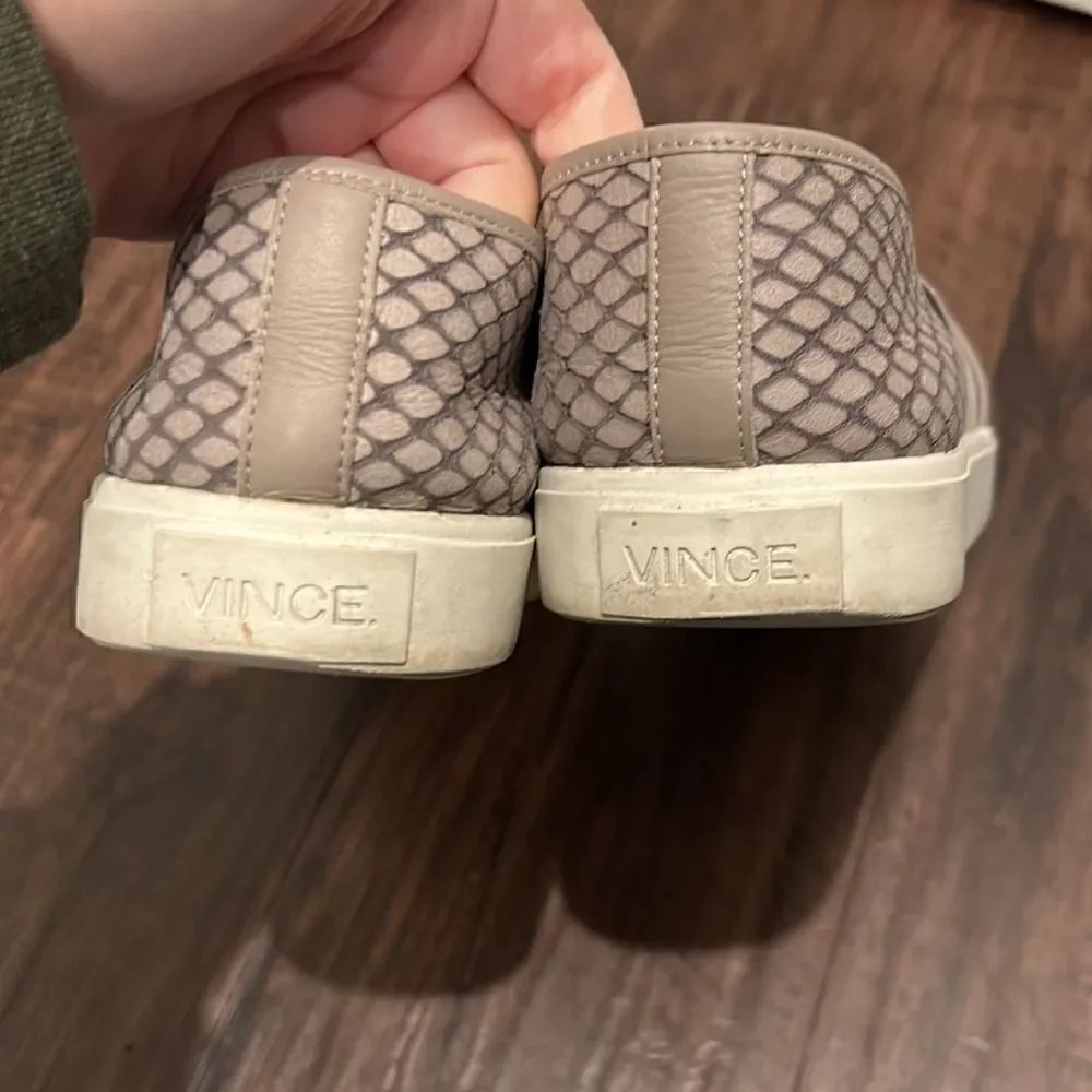 Vince Gray Snakeskin Sneakers, Size 8.5 - Picture 9 of 12